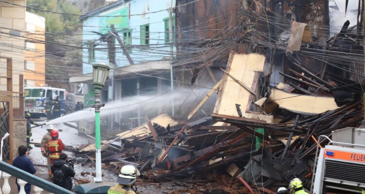 Incendio en cité de BARRIO PUERTO EN Valparaíso