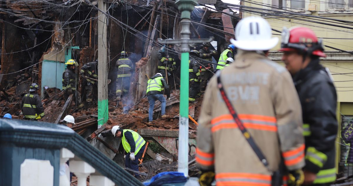 Encuentran tercer y último cuerpo tras incendio en casco histórico de Valparaíso
