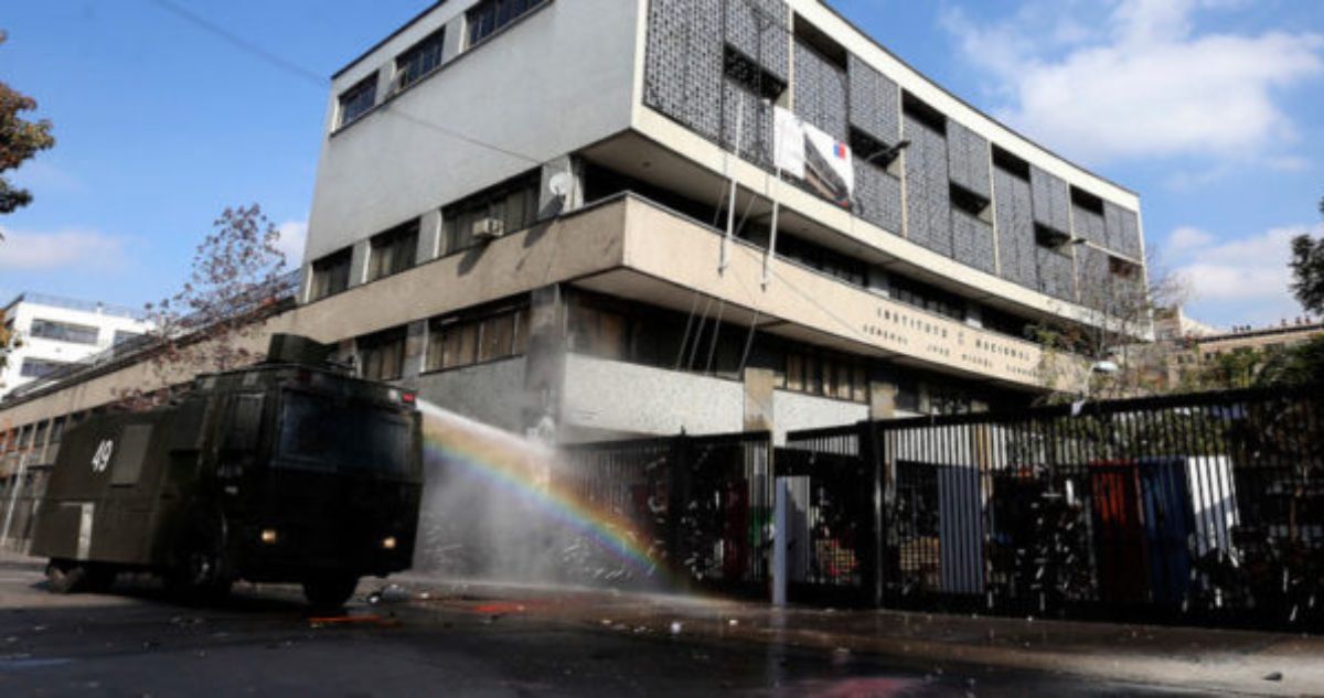 Desbordes reveló aumento de incidentes en liceos emblemáticos y que recibió nuevas amenazas de muerte