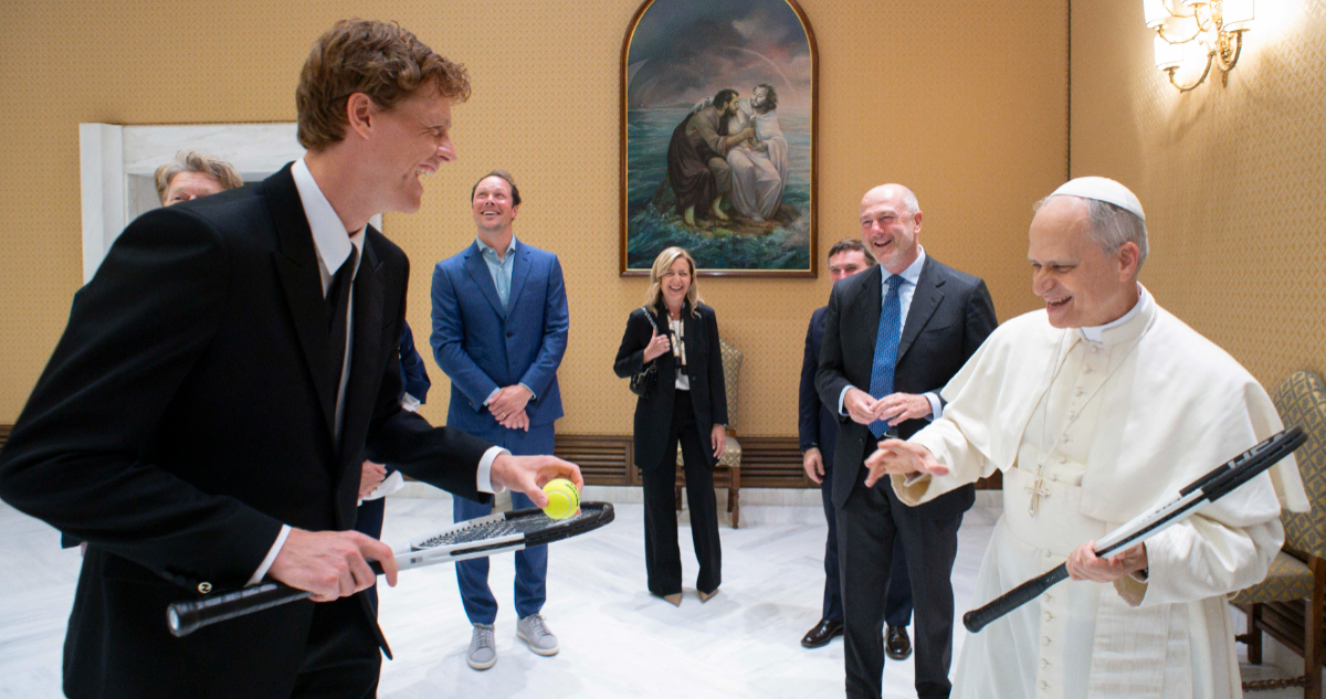 Jannik Sinner y el Papa Leon XIV en El Vaticano
