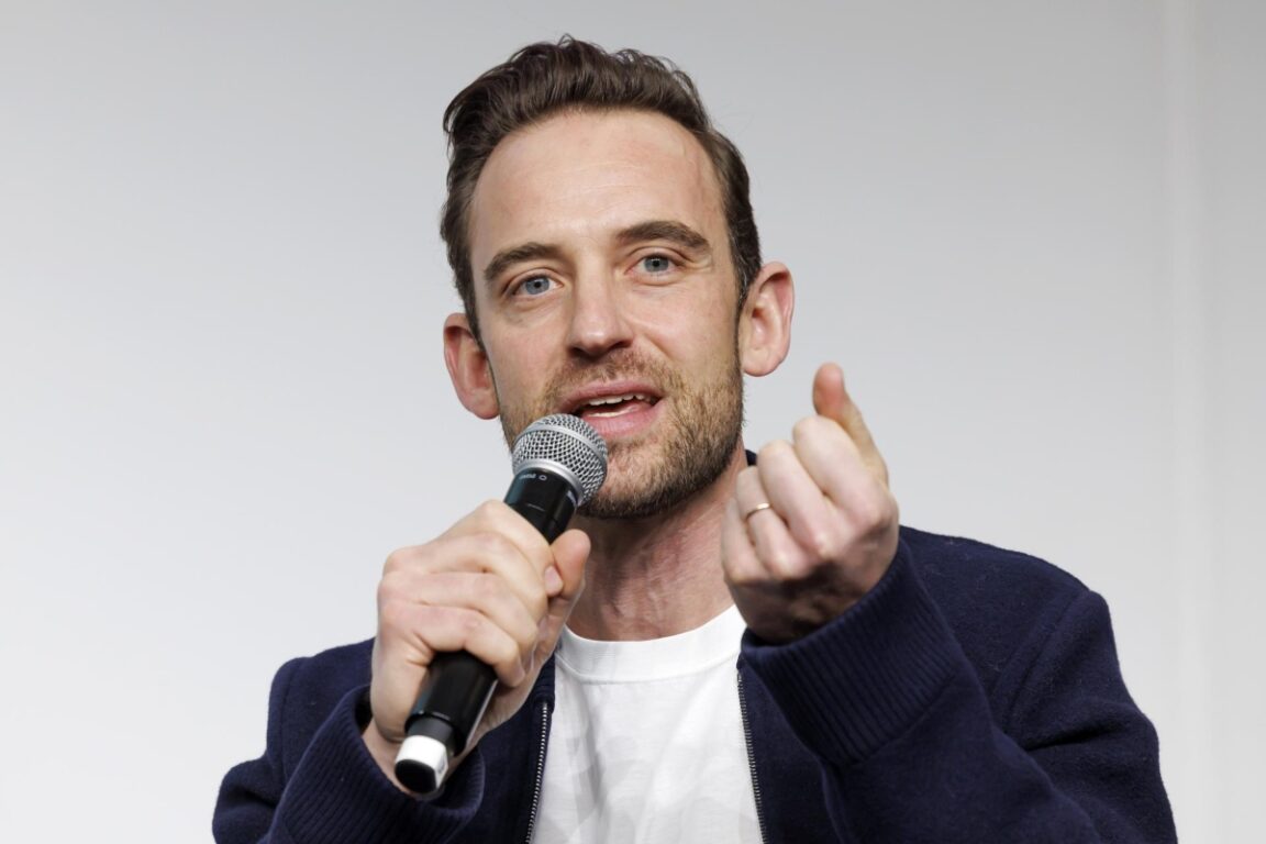 Joël Dicker, bestseller mundial: "Necesitamos ver a los padres leyendo libros, no en el teléfono"