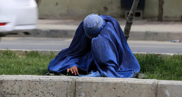 joven afgana talibán