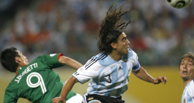 Juan Pablo Sorín lamenta mal momento de Chile y remarca que Ricardo Gareca “no le encontró la vuelta” al equipo