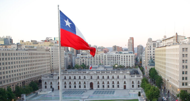 La jubilación obligatoria en el empleo público revela la incapacidad del Estado chileno para evaluar desempeño y gestionar de forma justa a sus funcionarios.