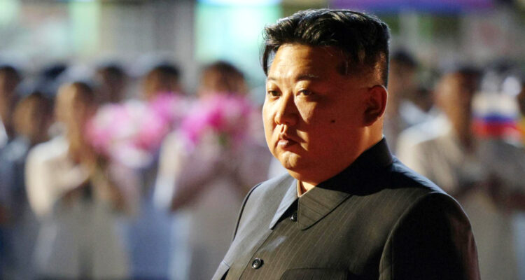 Kim Jong-un supervisa personalmente simulacro de contraataque nuclear con lanzamiento de un misil