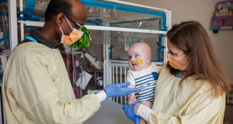 Foto del bebé que fue el primer paciente tratado con edición genética personalizada