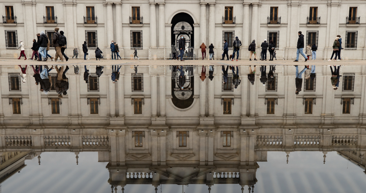 Para ahorrar: El Gobierno analizaría eliminar bonos y subsidios para reducir así el gasto público