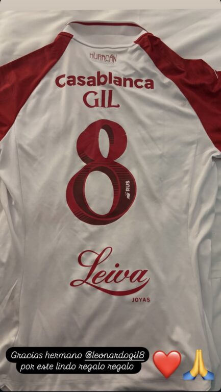 Regalo camiseta Leonardo Gil a Vidal.