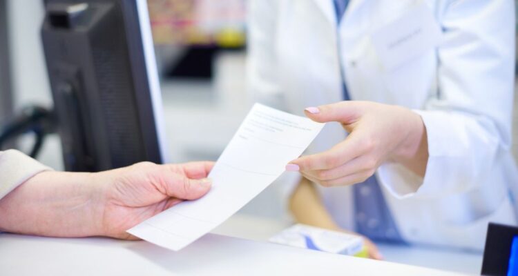 En medio del escándalo, qué dice la nueva ley que sanciona el uso y entrega fraudulento de licencias médicas falsas en Chile, penas y castigos.