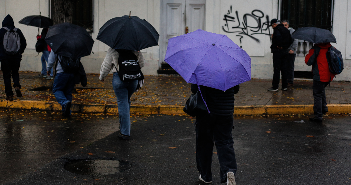 A sacar el paraguas desde el viernes: las 8 regiones que podrían tener lluvias el fin de semana