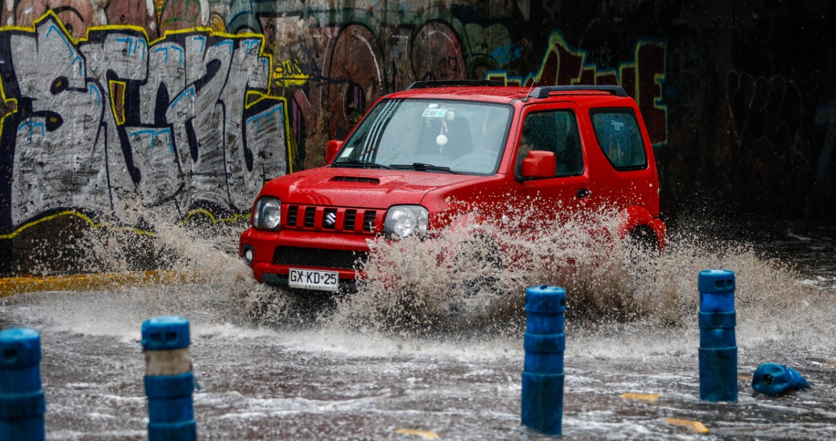 Calles anegadas y miles de hogares sin luz: consecuencias de lluvia con tormenta eléctrica en la RM