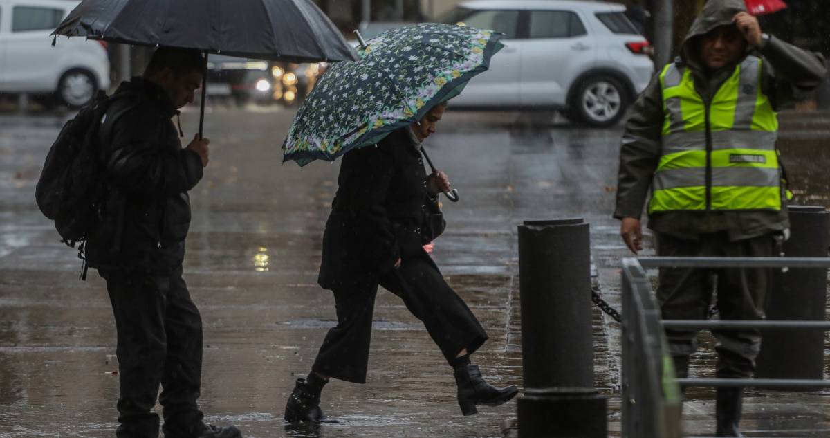 Se esperan lluvias para Santiago este fin de semana: ¿Cuándo y en qué comunas caerá agua?