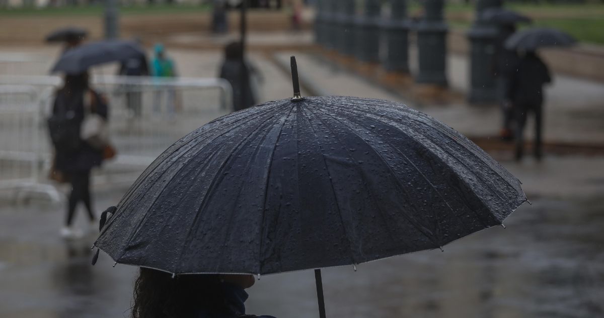 Anuncian lluvias y un sistema frontal con precipitaciones que afectará a varias regiones de Chile, dónde y cuándo lloverá.