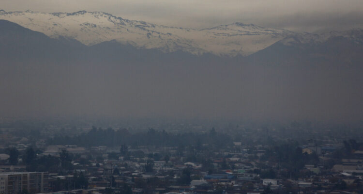Mala calidad del aire en cuenca de Santiago obliga a declarar Alerta Ambiental para este jueves en RM