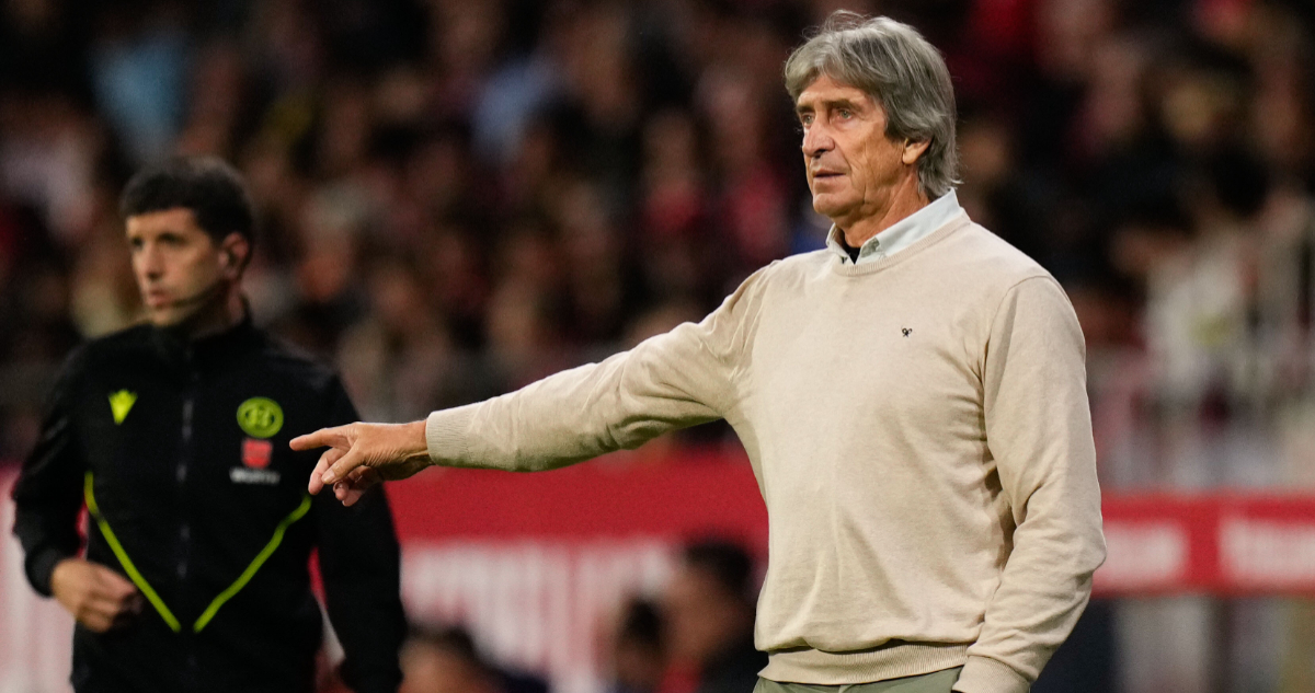 Manuel Pellegrini dirigiendo al Real Betis en LaLiga
