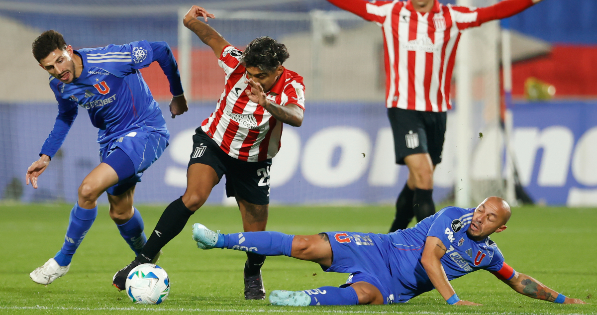 Marcelo Díaz en el duelo de La U ante Estudiantes de La Plata