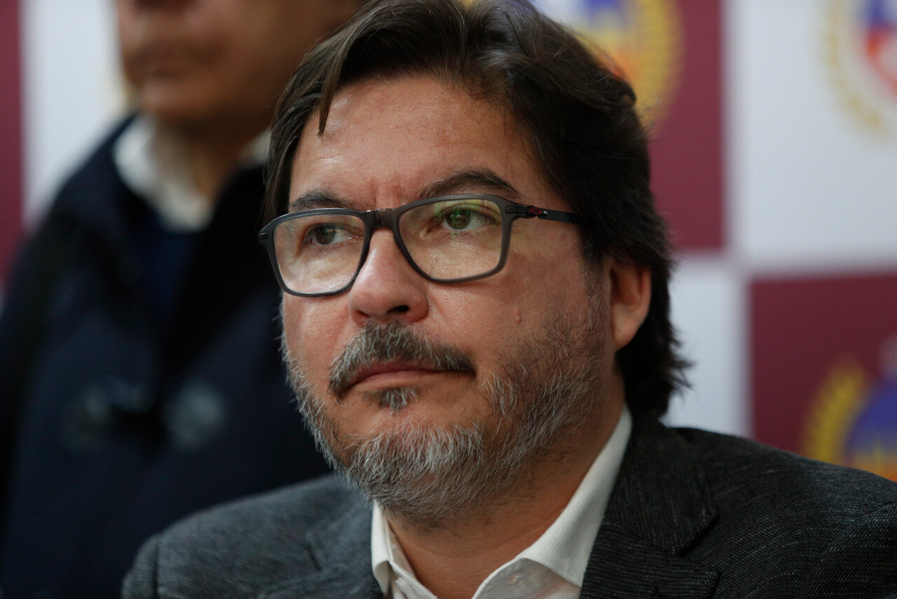 Barraza (PC) acusa “intento de desprestigio” y descarta uso de licencia para viajar al extranjero