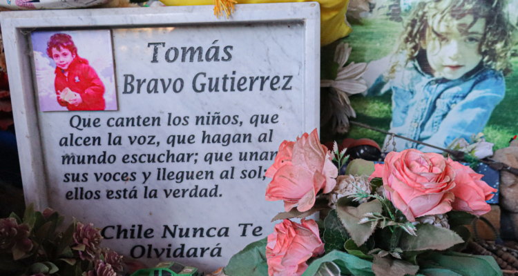 Memorial en honor del menor Tomás Bravo