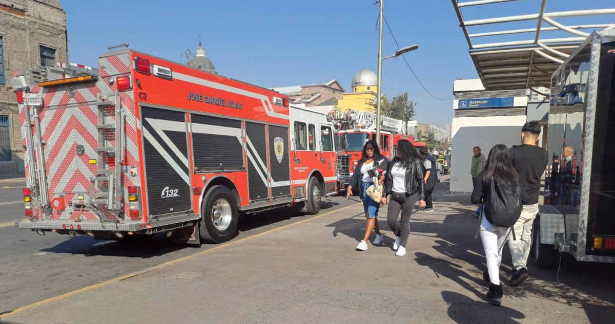 Cierran estaciones de Línea 2 del Metro por rescate de persona que cayó a la vía