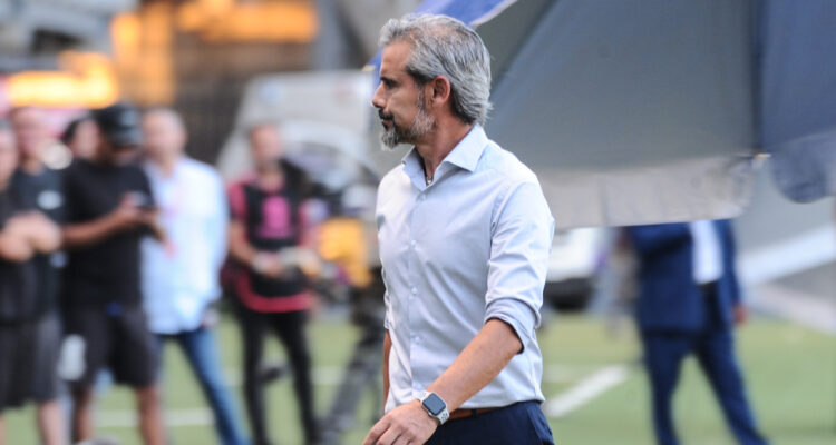 Miguel Ramírez dirigiendo a Iquique en el Campeonato Nacional