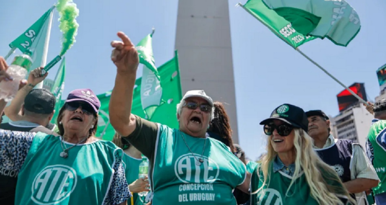 Manifestaciones en Argentina en el contexto de paralizaciones.