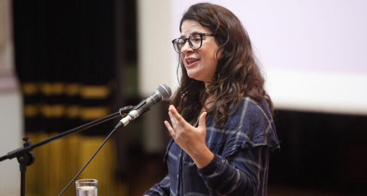 Ministra Orellana defiende trayectoria de su hermana en el Estado: “Ha trabajado bajo tres gobiernos”