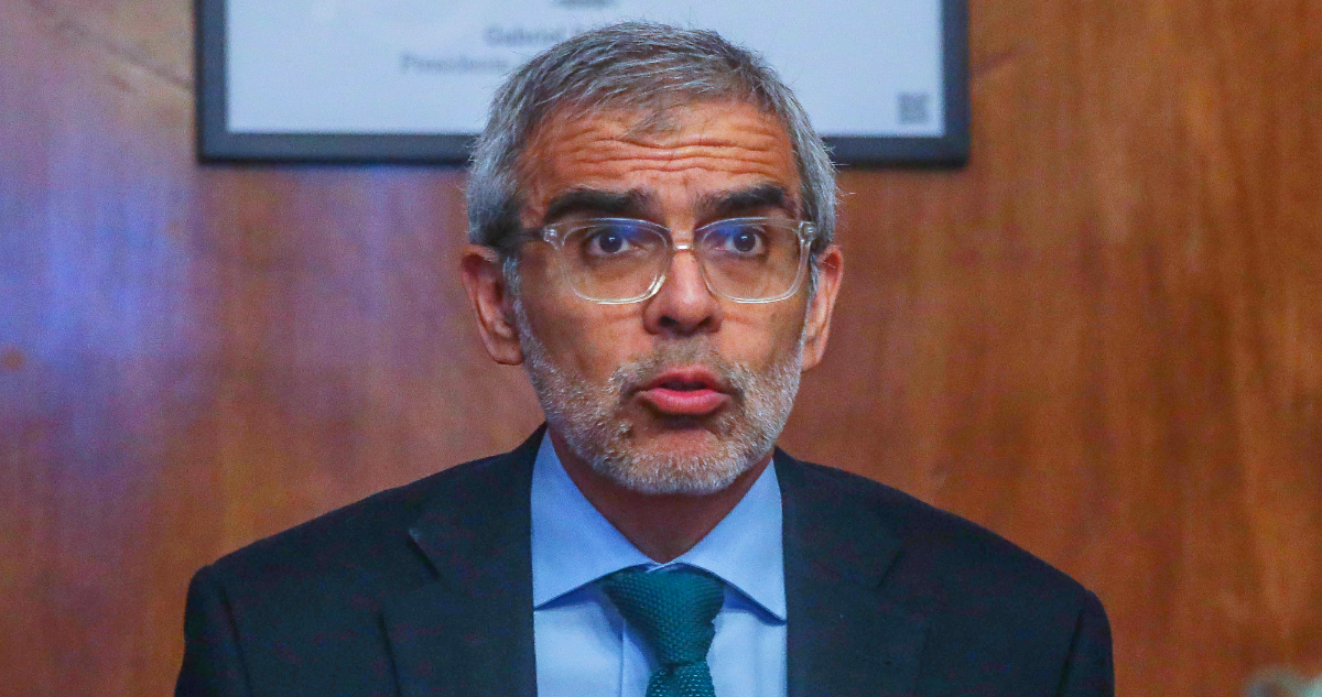 Ministro Cordero advierte con paralizar el fútbol chileno: “Si no cumplen, no hay eventos deportivos”