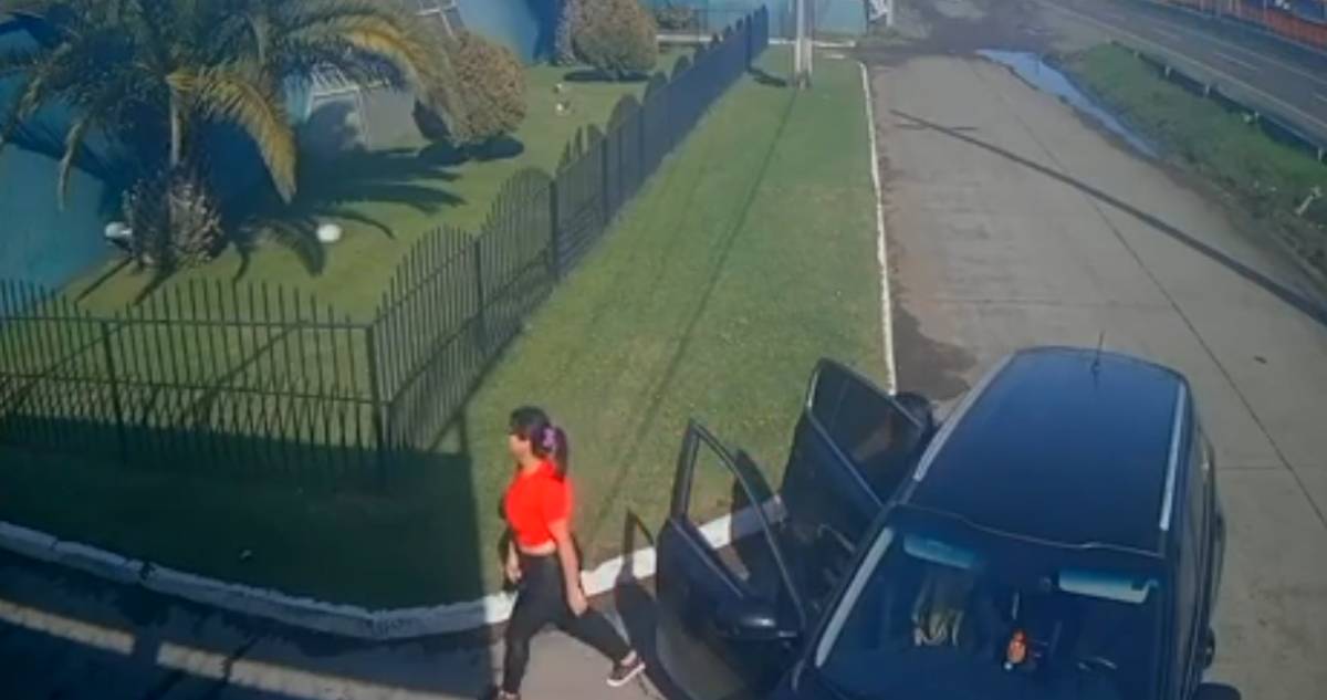 Mujer que protagonizó pelea afuera de motel en Coronel y cuya detención se amplió hasta el jueves