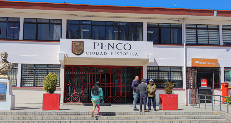 Frontis de la Municipalidad de Penco por suspensión del director de Tránsito tras denuncia por acoso y abuso sexual