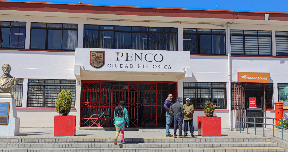 Frontis de la Municipalidad de Penco por suspensión del director de Tránsito tras denuncia por acoso y abuso sexual