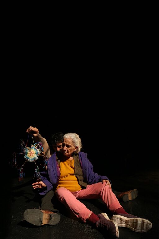 luz jimenez en nadie lee fuego mientras todo se está quemando