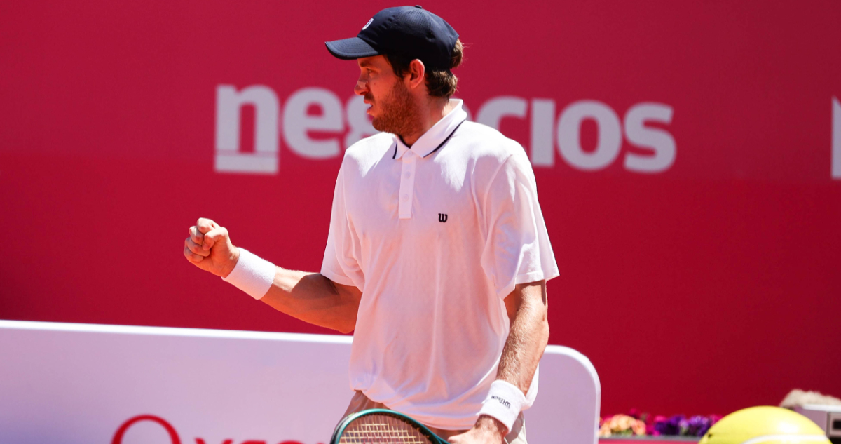 Nicolás Jarry tras su triunfo en el Estoril Open