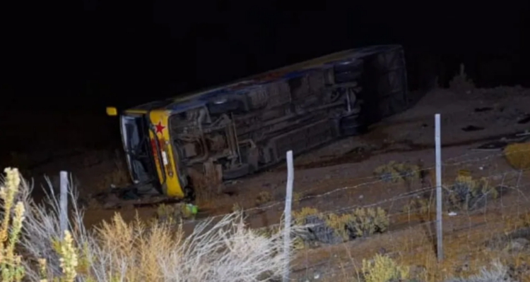 Ocho personas lesionadas deja volcamiento de bus en Combarbalá
