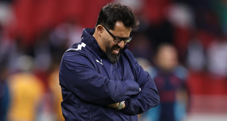 Pablo Vitamina Sánchez dirigiendo a Liga de Quito en 2025