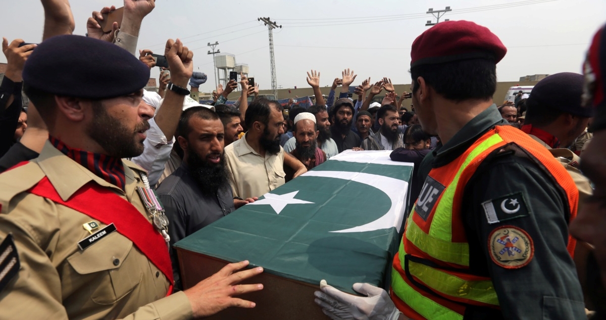 Pakistán autoriza “respuesta apropiada” al ataque aéreo de India: hay 26 civiles muertos