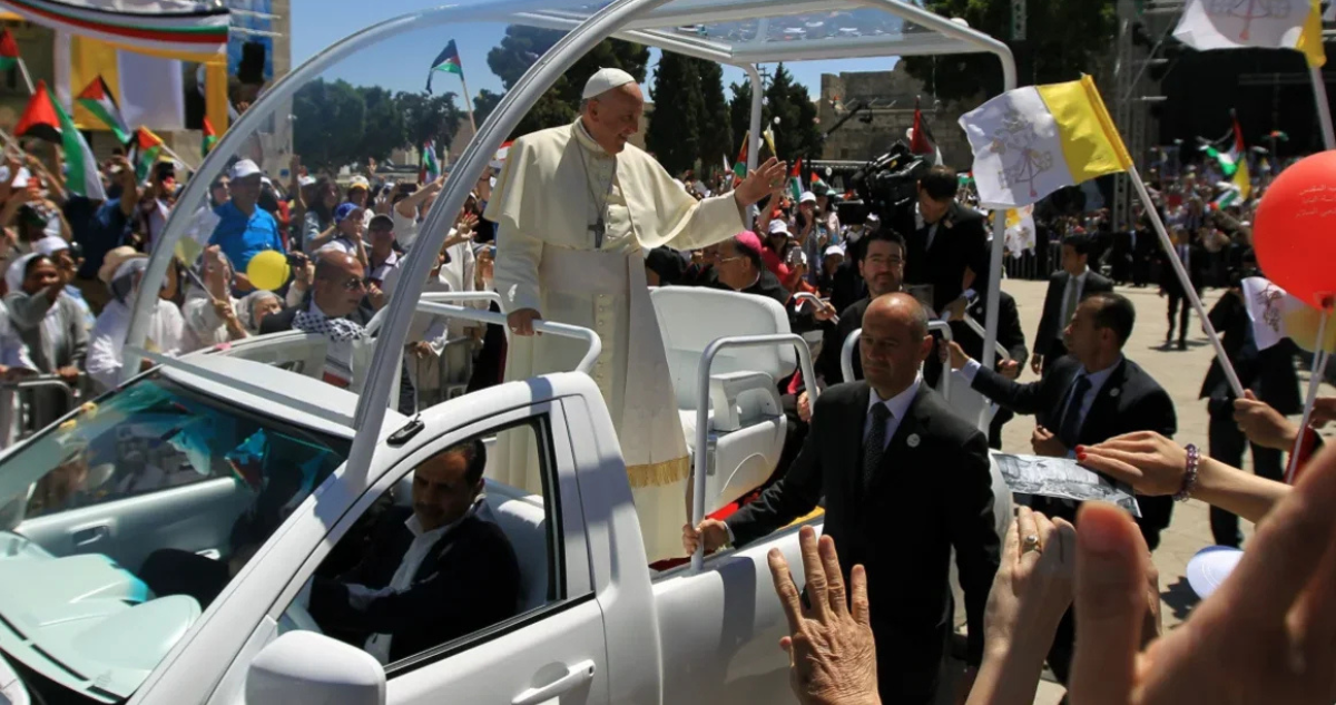 Papa Francisco dona Papamóvil