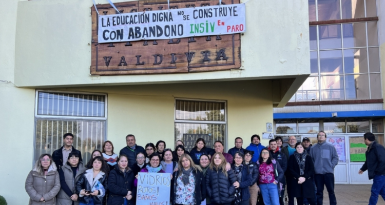Funcionarios por paro de Instituto Italia de Valdivia
