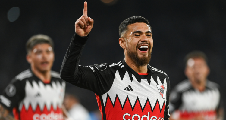 Paulo Díaz rechaza cuantiosa oferta desde Arabia Saudita para permanecer en River Plate.
