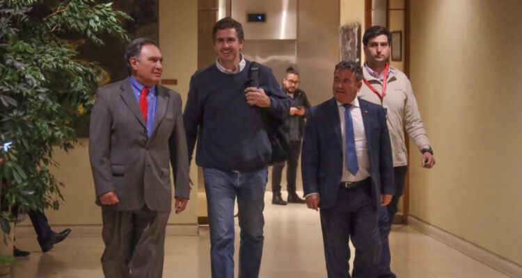 Paulsen se reúne con diputados RN y hace güiño a Kast y Kaiser: “Podemos garantizar gobernabilidad”