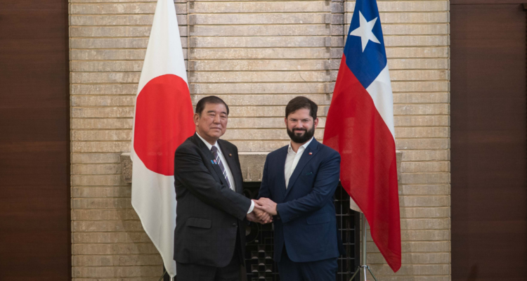 Pdte. Boric se reúne con primer ministro de Japón en Tokio, con foco en la cooperación comercial