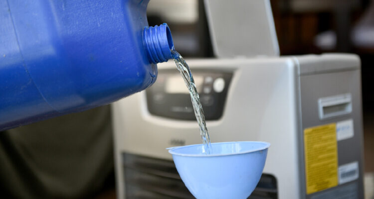 Clave para los días fríos: parafina subirá casi 20 pesos por litro según Enap