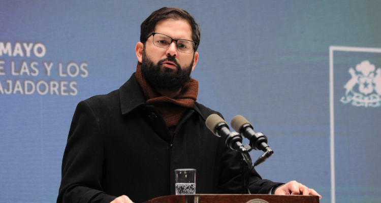 Presidente Boric defiende retiro de agregados militares de Israel: “Se trata de humanidad”