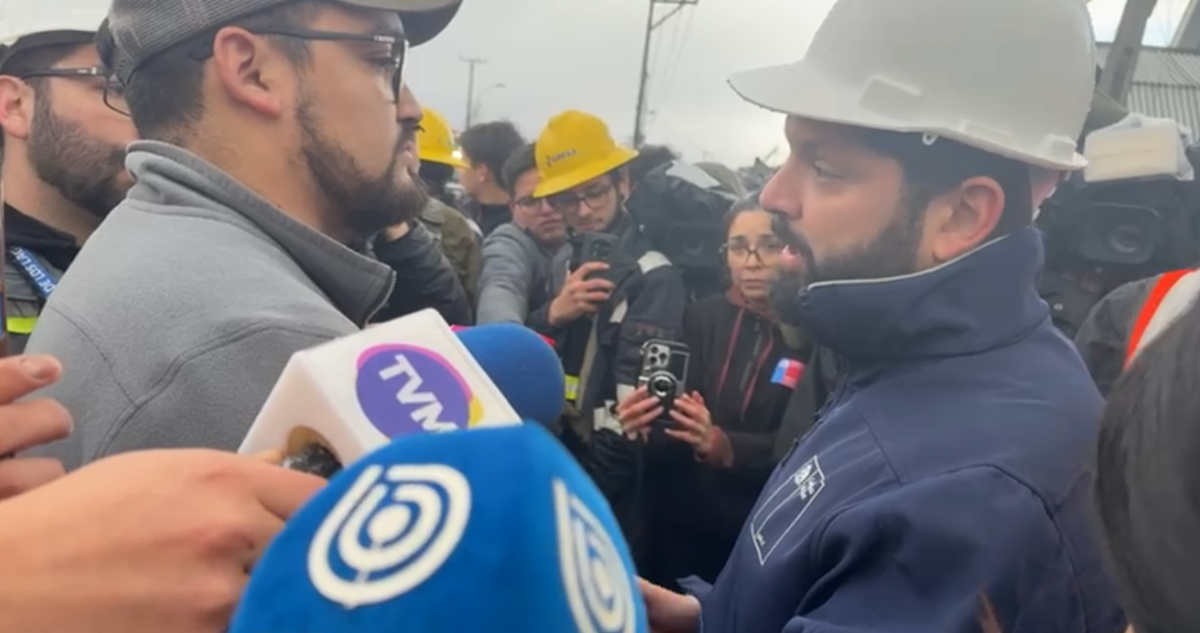Presidente Boric charlando con vecino afectado por tornado en Puerto Varas