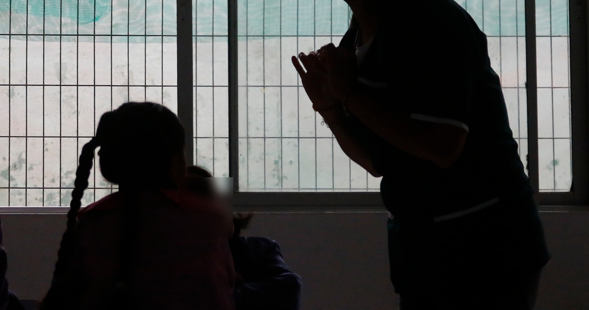 Profesora acusada de difundir contenido para adultos a estudiantes vuelve a sus funciones en liceo de Carahue