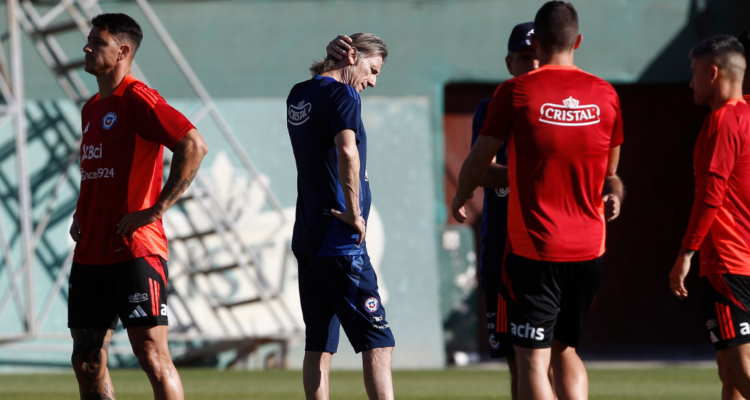 Ricardo Gareca juega al hermetismo con los nuevos convocados a La Roja.