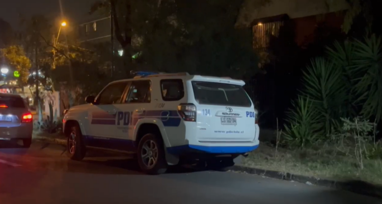 Adulto mayor sufre violento robo de su camioneta en Ñuñoa