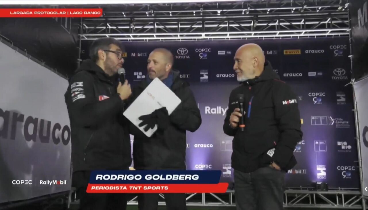 Rodrigo Goldberg en largada protocolar del RallyMobil Lago Ranco