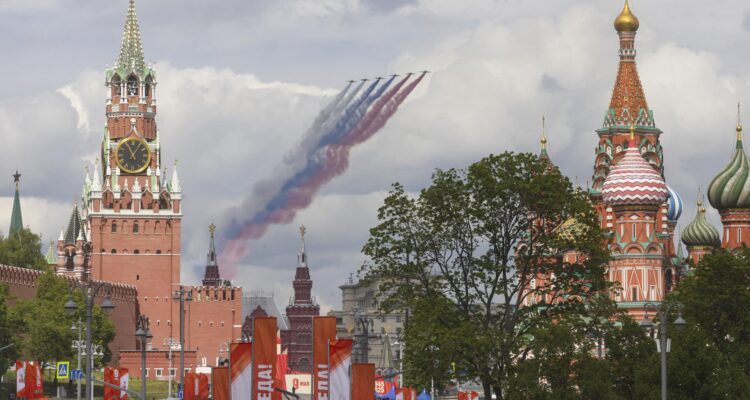 Ensayo general del desfile militar del Día de la Victoria en Moscú