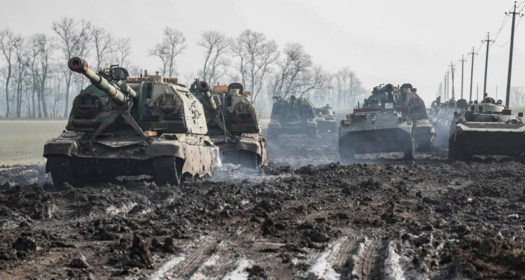Vehículos blindados rusos en la región de Rostov, fronteriza con Ucrania