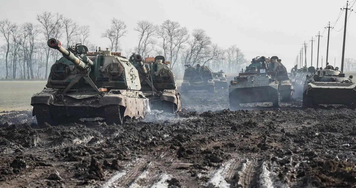 Vehículos blindados rusos en la región de Rostov, fronteriza con Ucrania